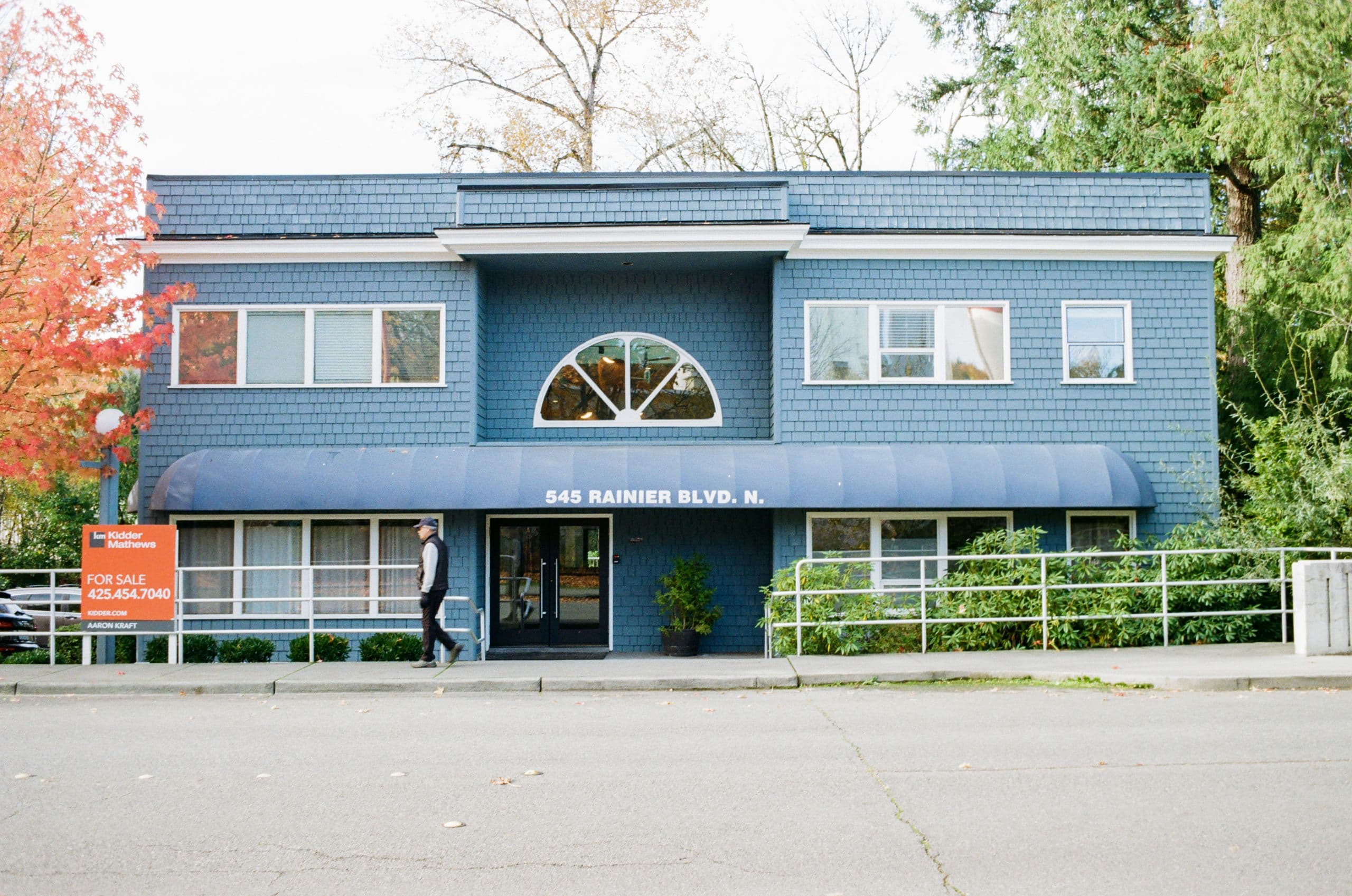 Issaquah, Blue Building